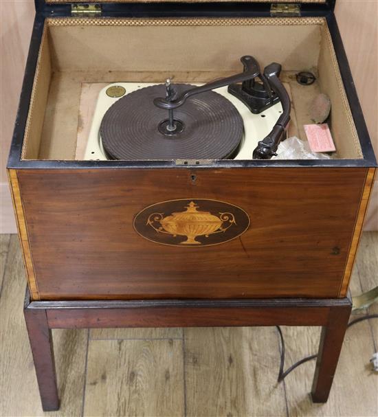 A George III inlaid mahogany cellarette W.54cm